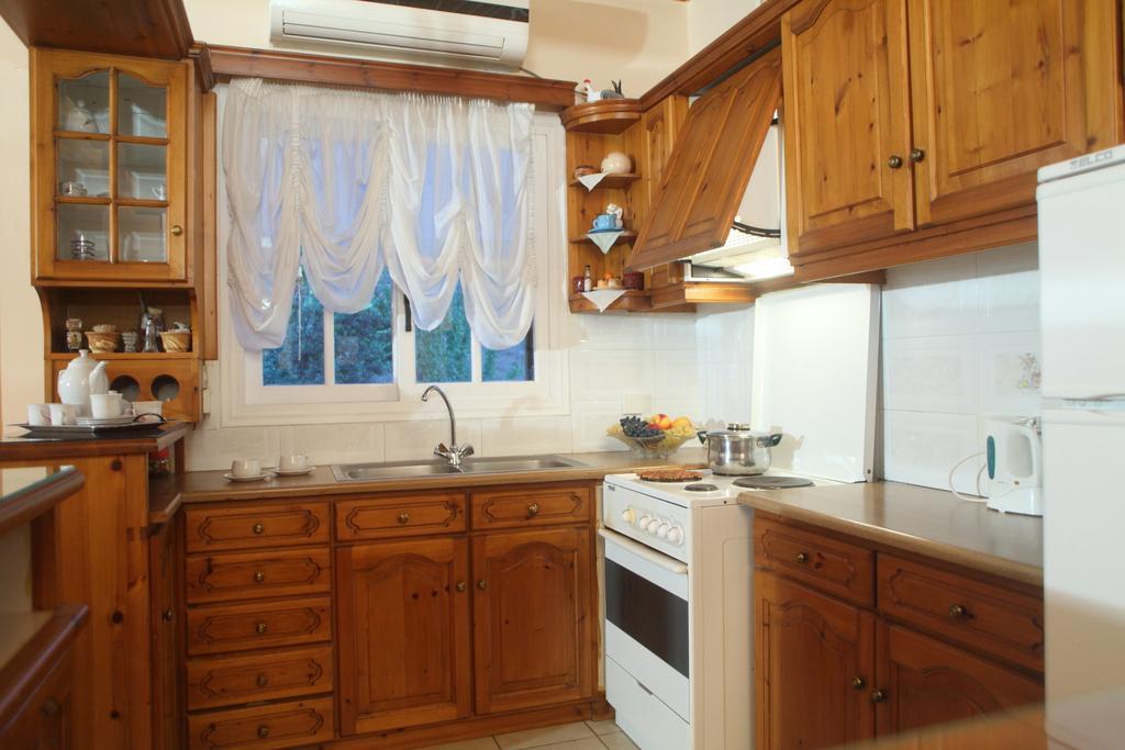 Karidia Apartment Asprogerakata